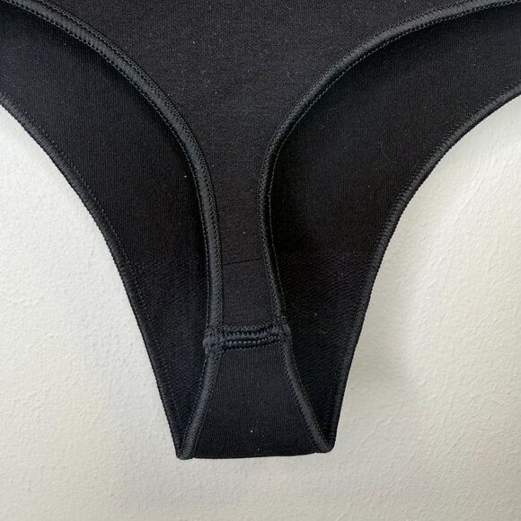 NWT SPANX Everyday Shaping Panties Thong in Black Size Small - Picture 9 of 9